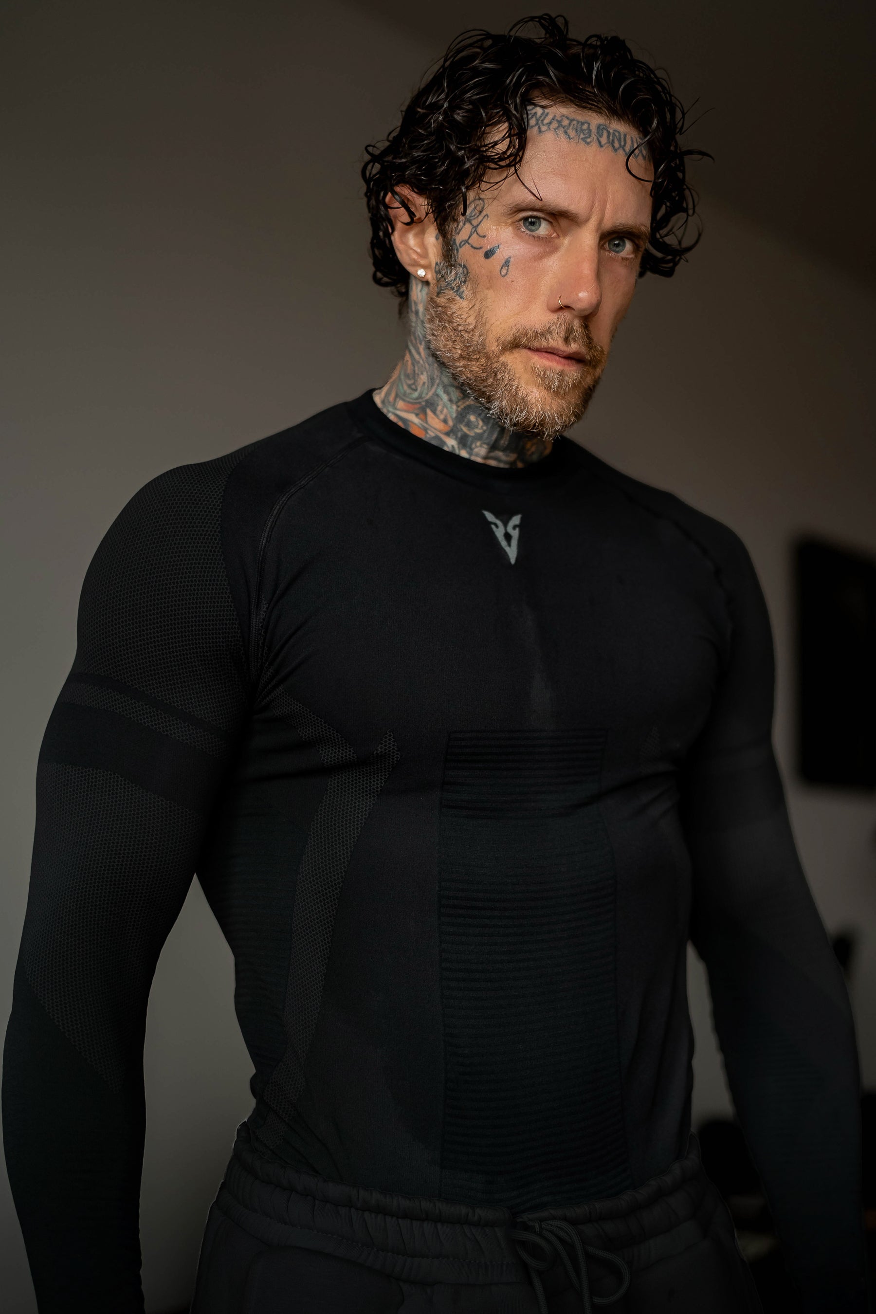 טי שירט שרוול ארוך SEAMLESS - Black