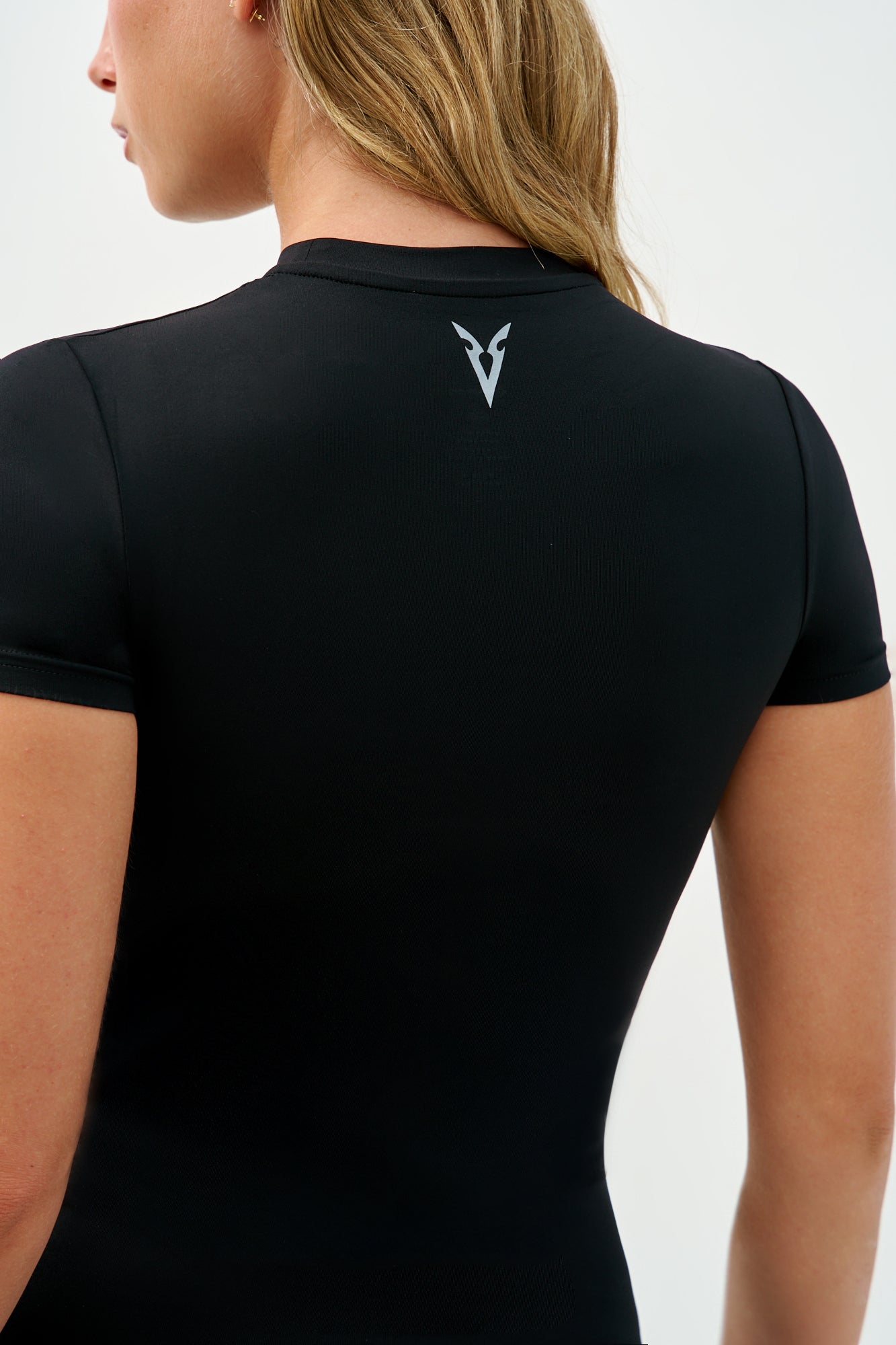 TIGHT טי שירט - BLACK